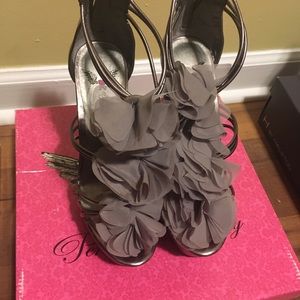 Penny loves Kenny high heels “Sasha”